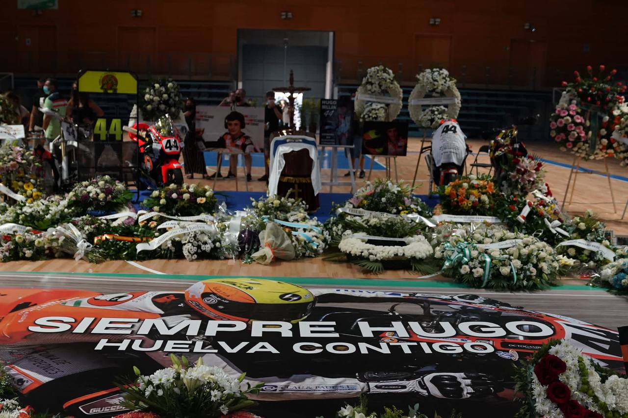 Huelva da su último adiós al joven piloto 'Super Hugo'.