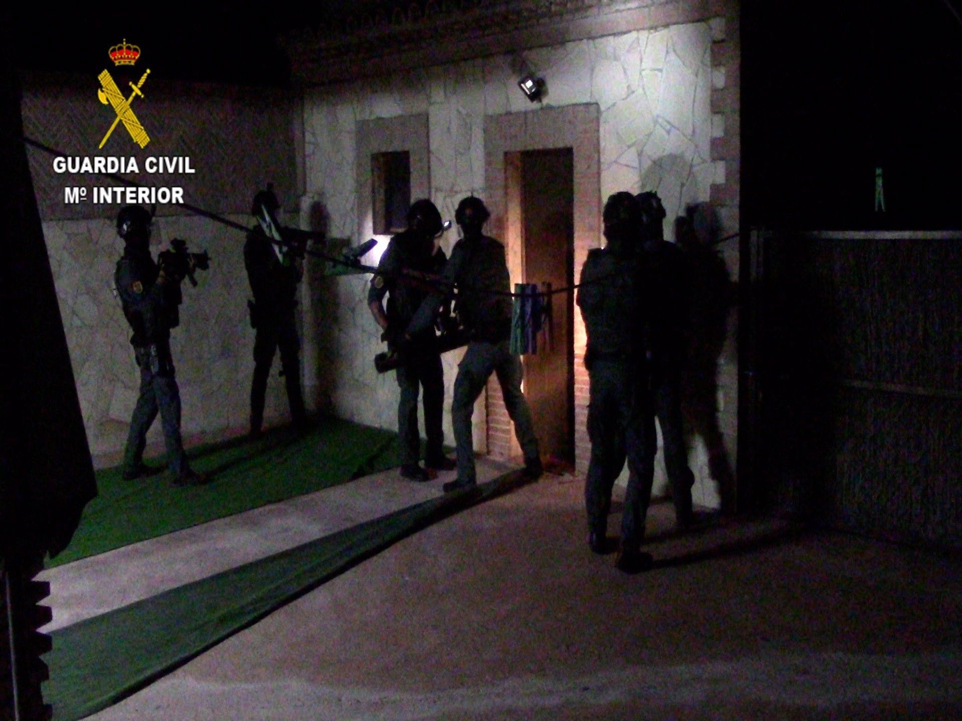 Un momento de la intervención policial en el marco de la operación 'Villamagna' 