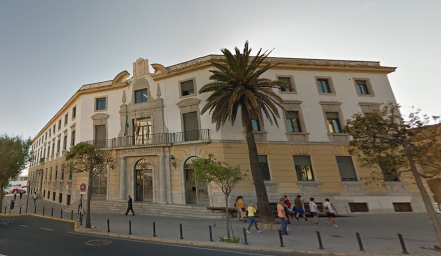 La Audiencia Provincial de Cádiz condena a un hombre que miente sobre su edad para mantener relaciones sexuales con una niña.