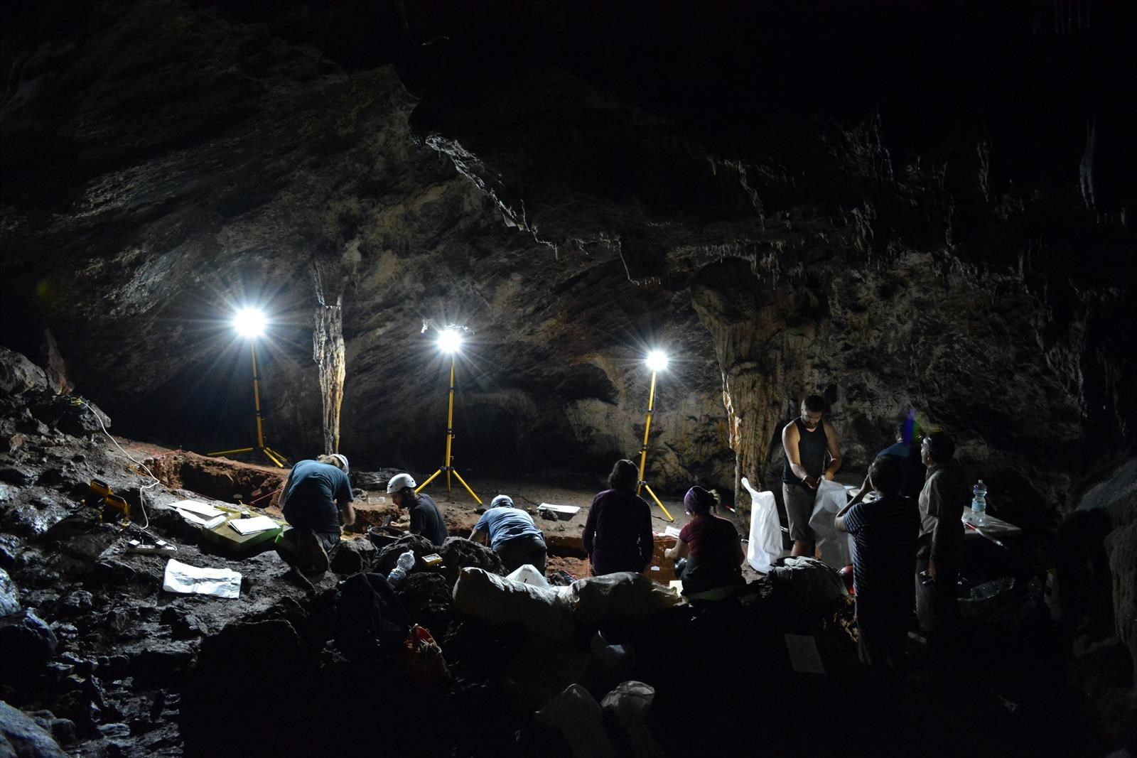 Investigadores de la UCA y del Neandertal Museum inician nuevas excavaciones en Cueva de Ardales.