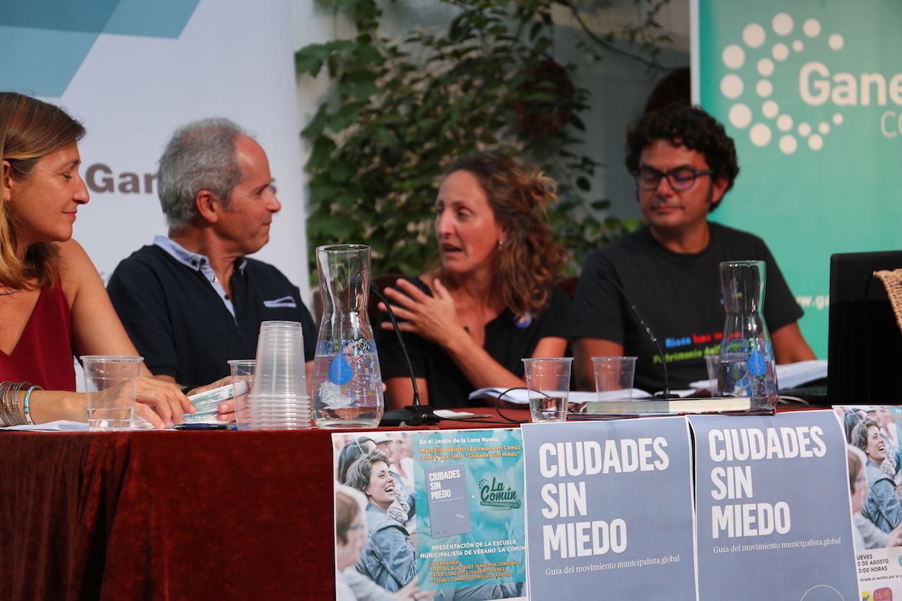 Ysabel Torralbo, de Málaga Ahora; Ángeles González, de Ganemos Jerez; y Rafael Blázquez. de Ganemos Córdoba, presentando 'Ciudades sin miedo'.