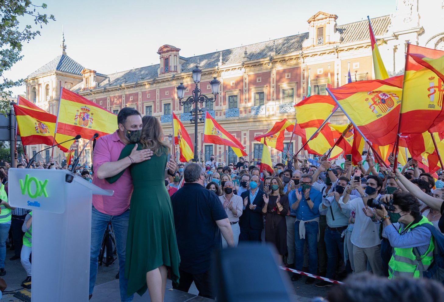 Abascal, frente a San Telmo, tras la 'retirada' de apoyo por la acogida de menores inmigrantes.
