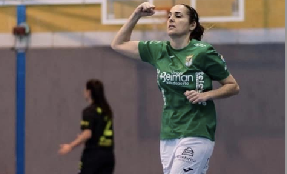 Laura Delgado celebra un gol en un partido.   PACO URRI