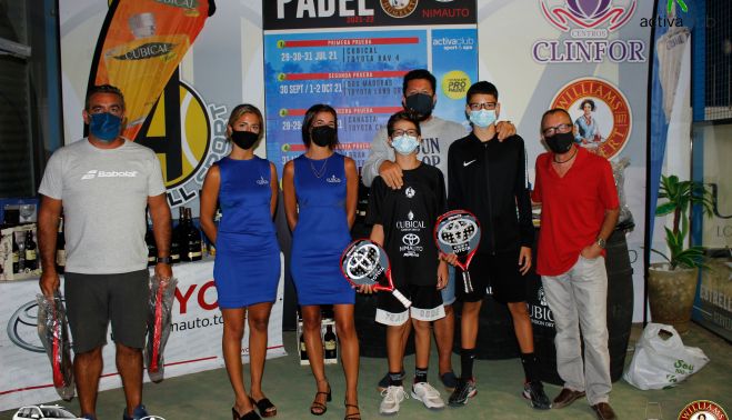 Los campeones de la categoría menores de 14 años. 