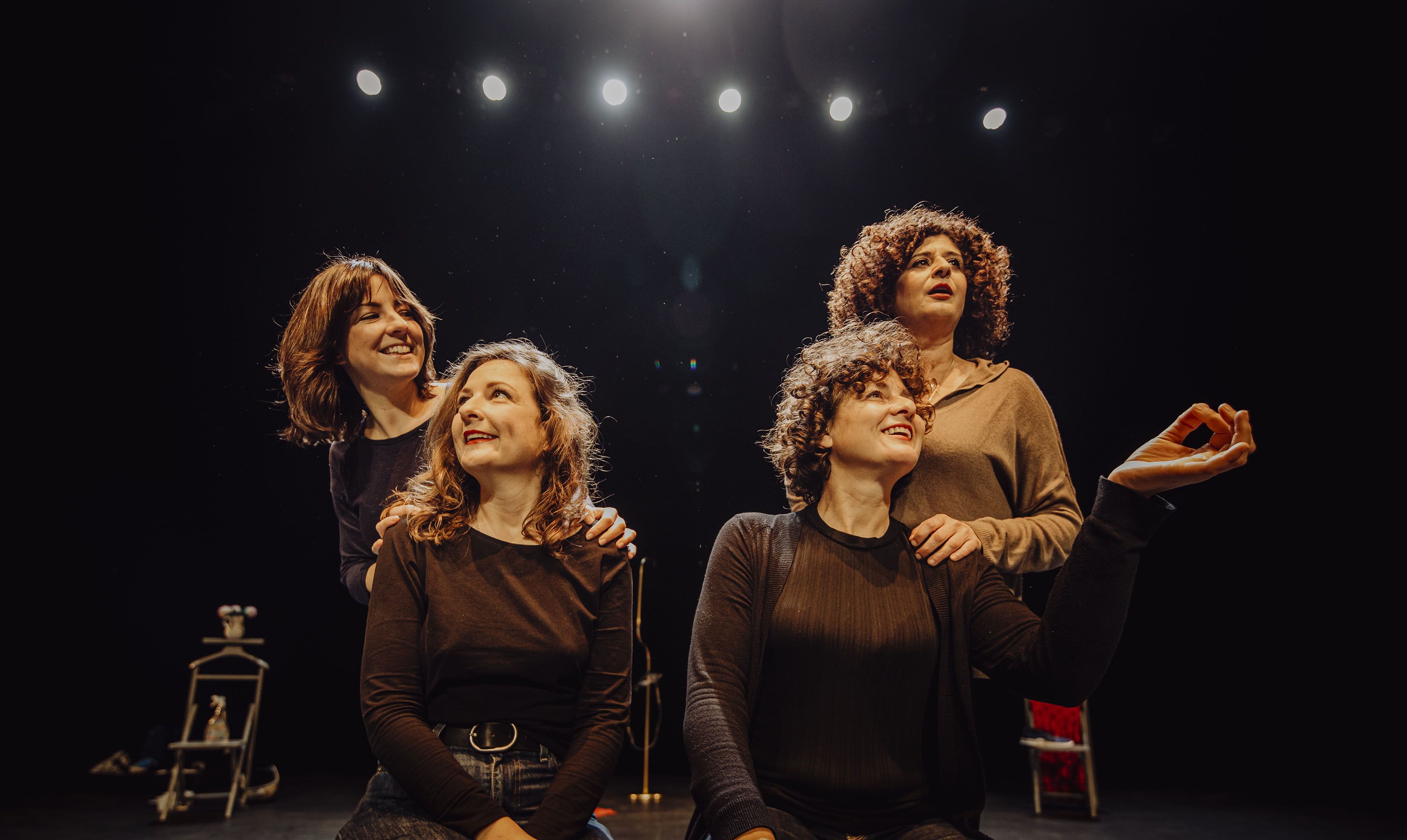Las Niñas de Cádiz, tras una entrevista con lavozdelsur.es, en el escenario del Villamarta de Jerez.