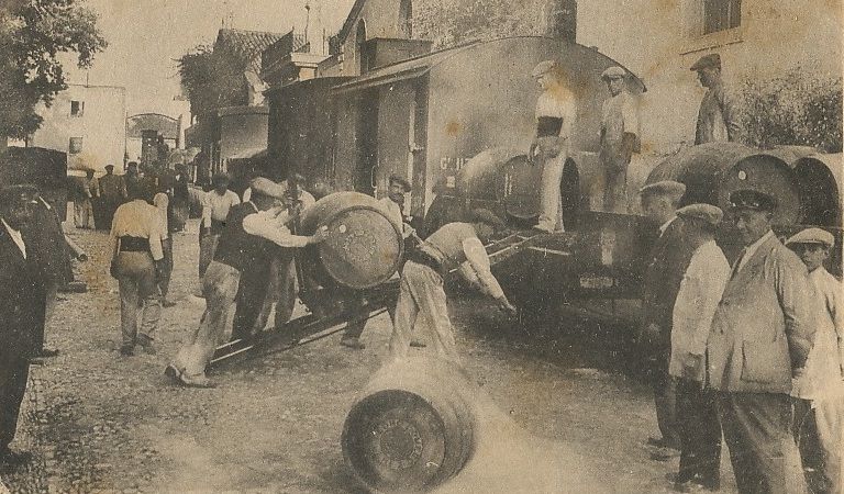 Operarios de bodega en una imagen de archivo.
