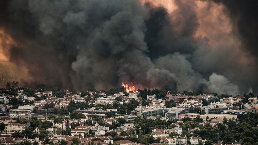 Una fotografía del incendio de Atenas. ANGELOS TZORTZINIS / DPA. 