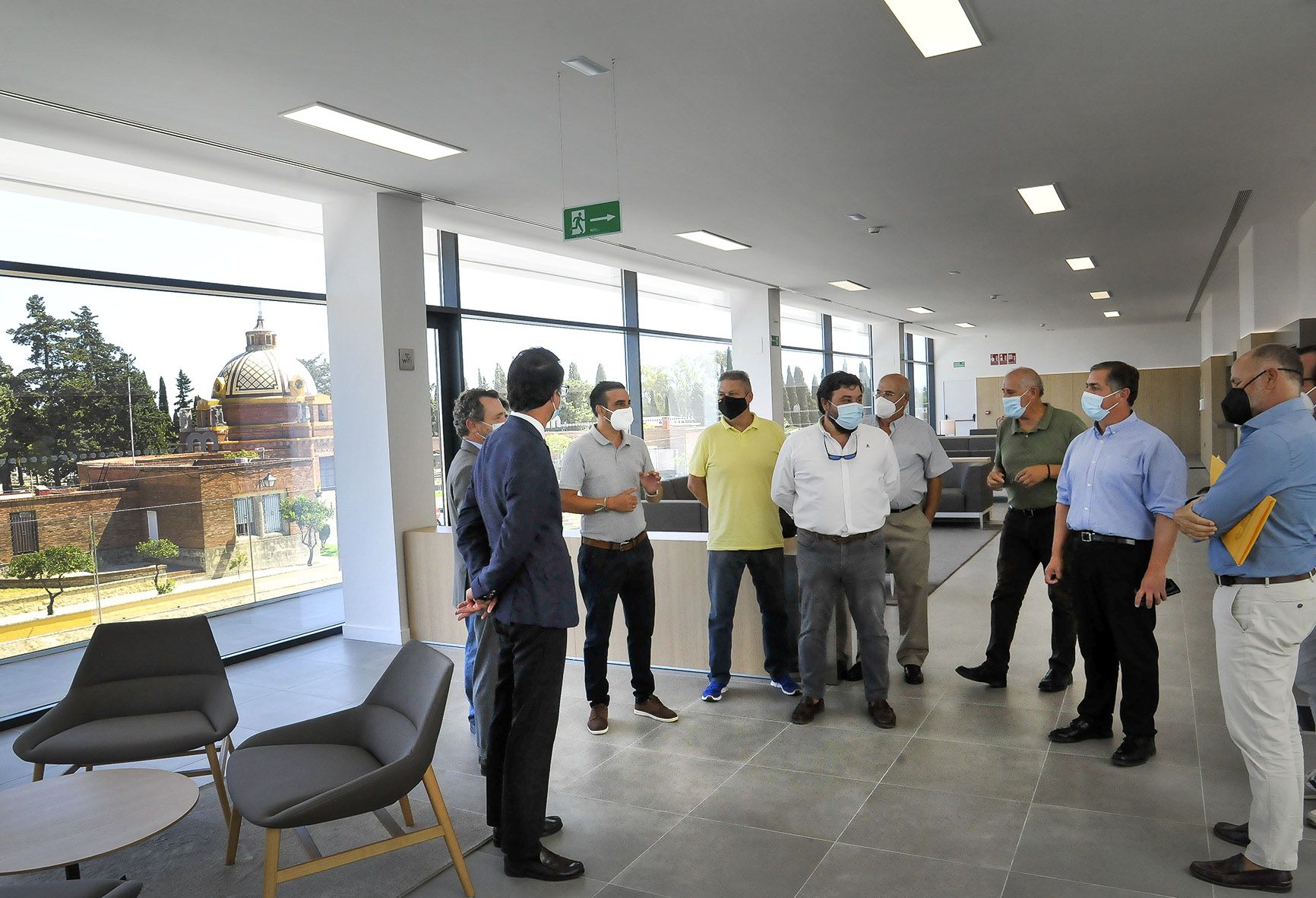 Un momento de la visita del delegado de Urbanismo al nuevo tanatorio de Jerez.
