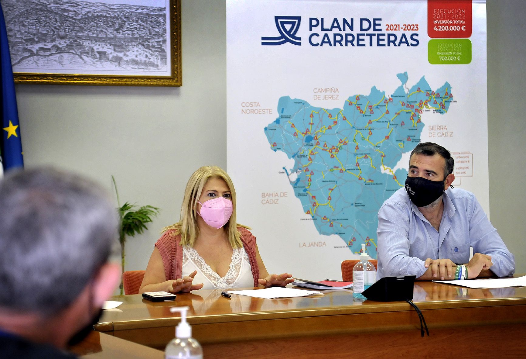 La alcaldesa y el diputado provincial presentan el Plan de Carreteras de Diputación en Jerez.
