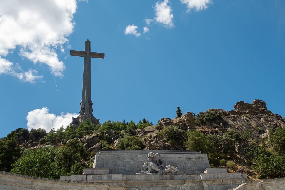 La cruz del Valle de los Caídos. Formas de mirar al pasado.