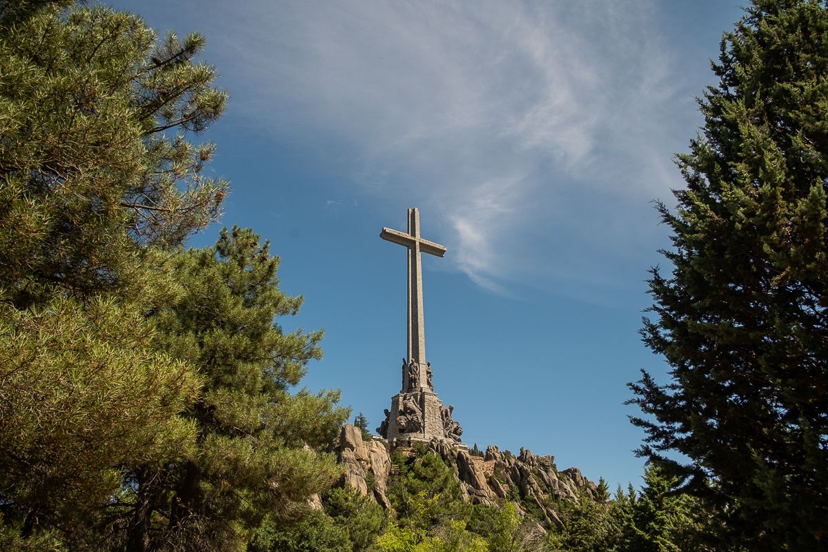 Cruz del Valle de los Caídos en Madrid, en una imagen del pasado verano, que tendrá su réplica más pequeña en la Sierra de San Cristóbal.