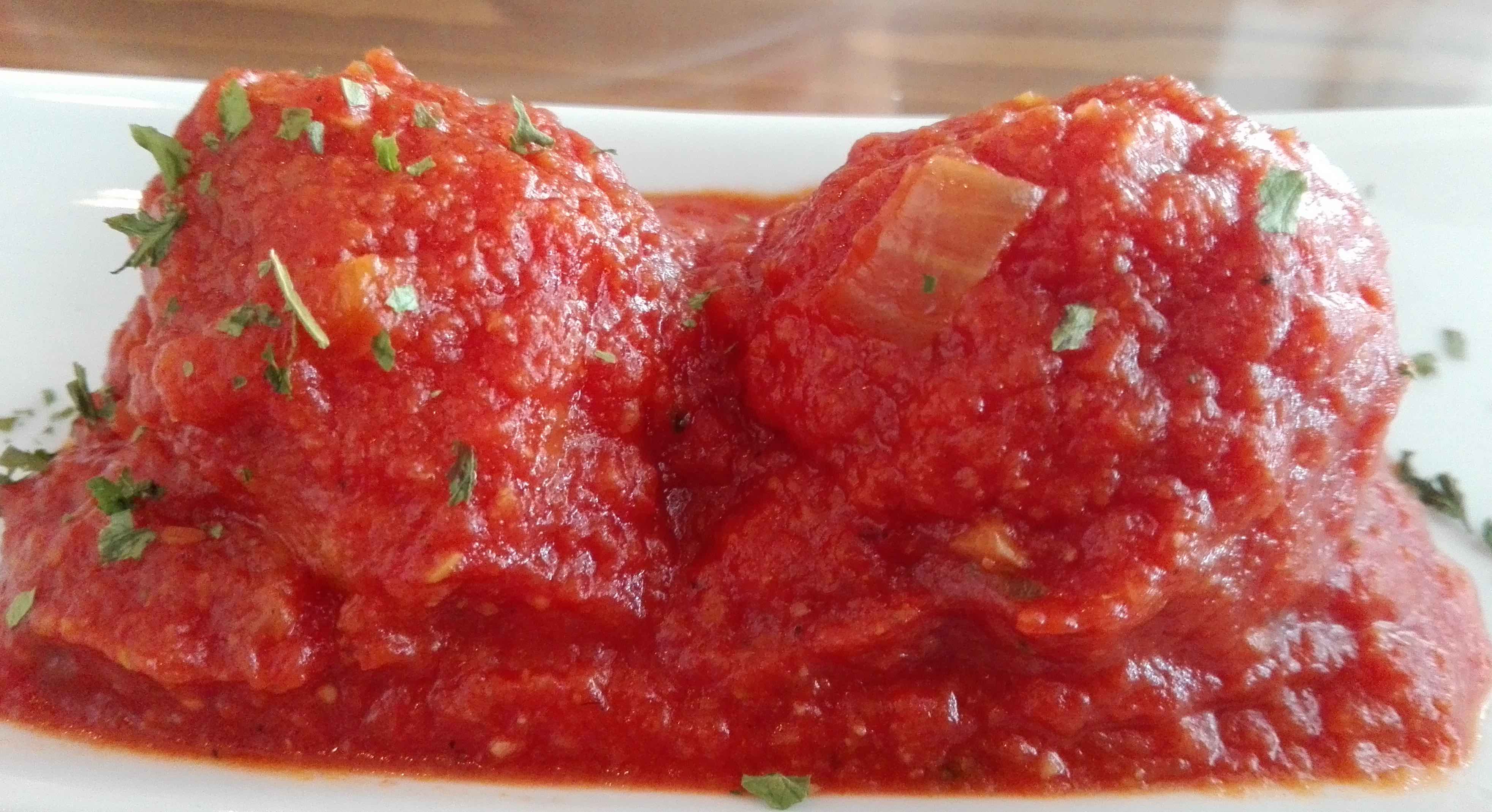 albóndigas con tomate frito casero