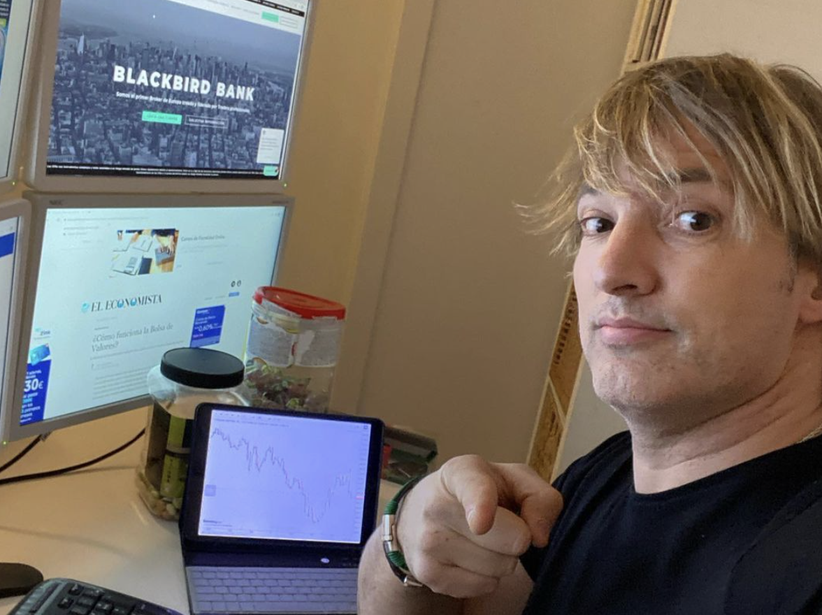 Ismael Beiro, en modo 'trader', en una imagen de su cuenta de Instagram.