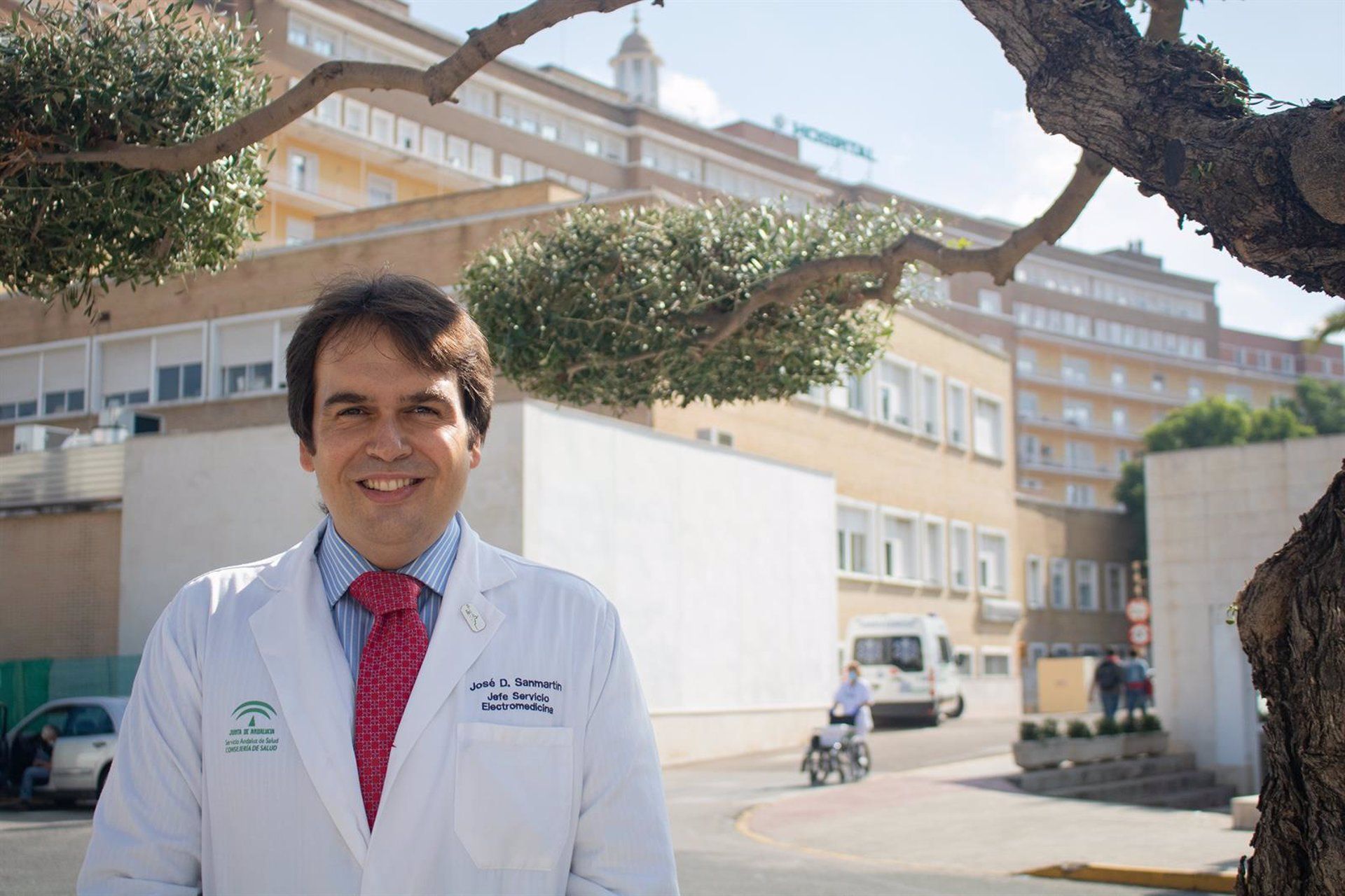 El jefe de servicio de electromedicina del Hospital Universitario Virgen del Rocío, José Domingo Sanmartín.