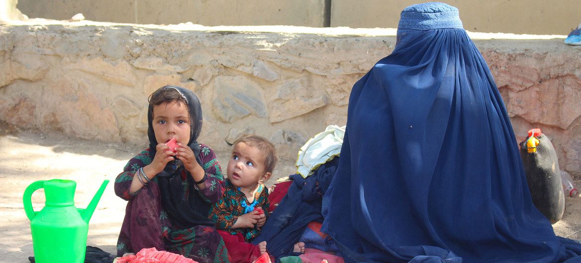 Una familia afgana, recientemente, en una imagen de UNICEF.