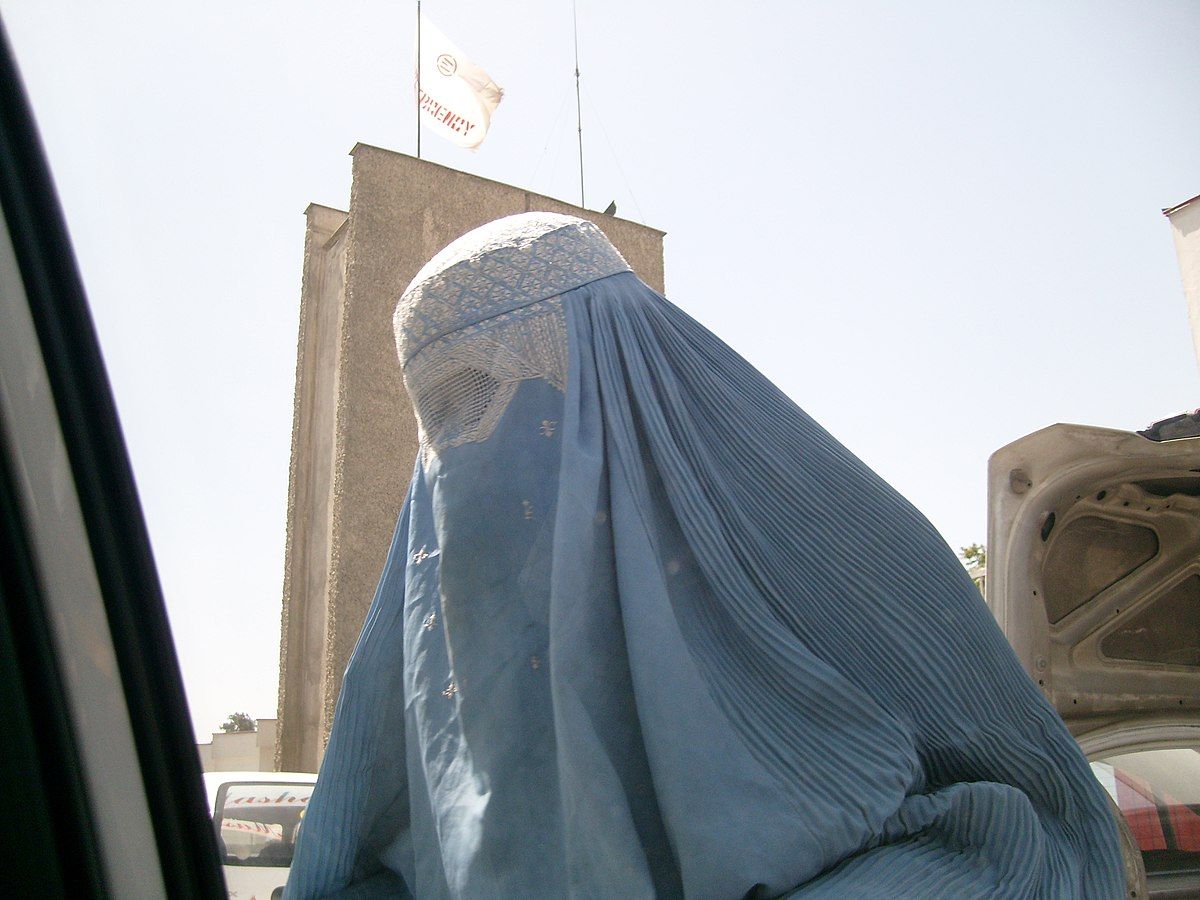 Una mujer con burka.