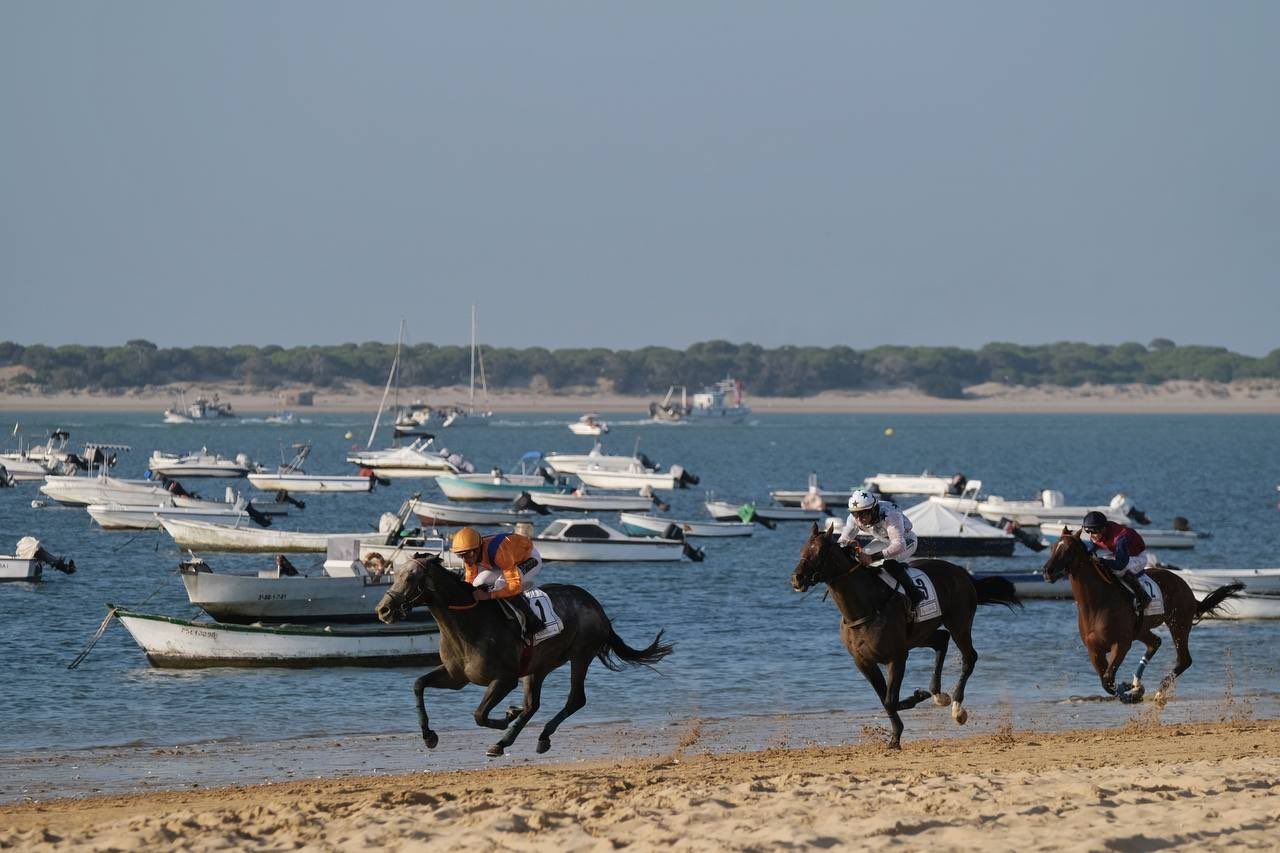 Una imagen de las carreras en la playa Las Piletas.