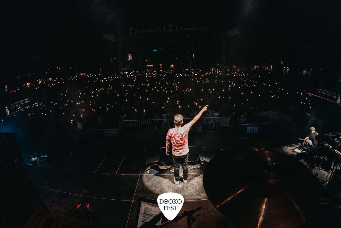 Love of Lesbian iluminando el cielo de DSOKO Fest. Foto: Juampevz