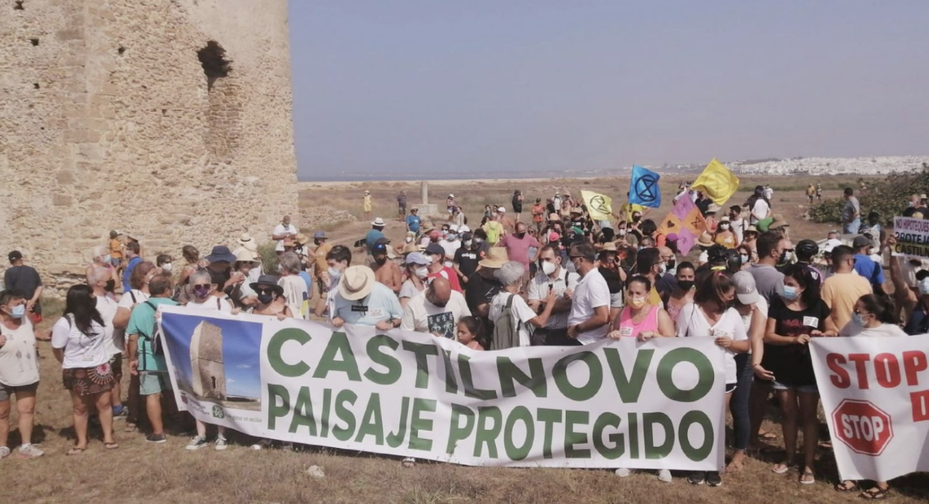 Cientos de personas piden a la Junta que rectifique y proteja del 'ladrillazo' el paraíso de Castilnovo.