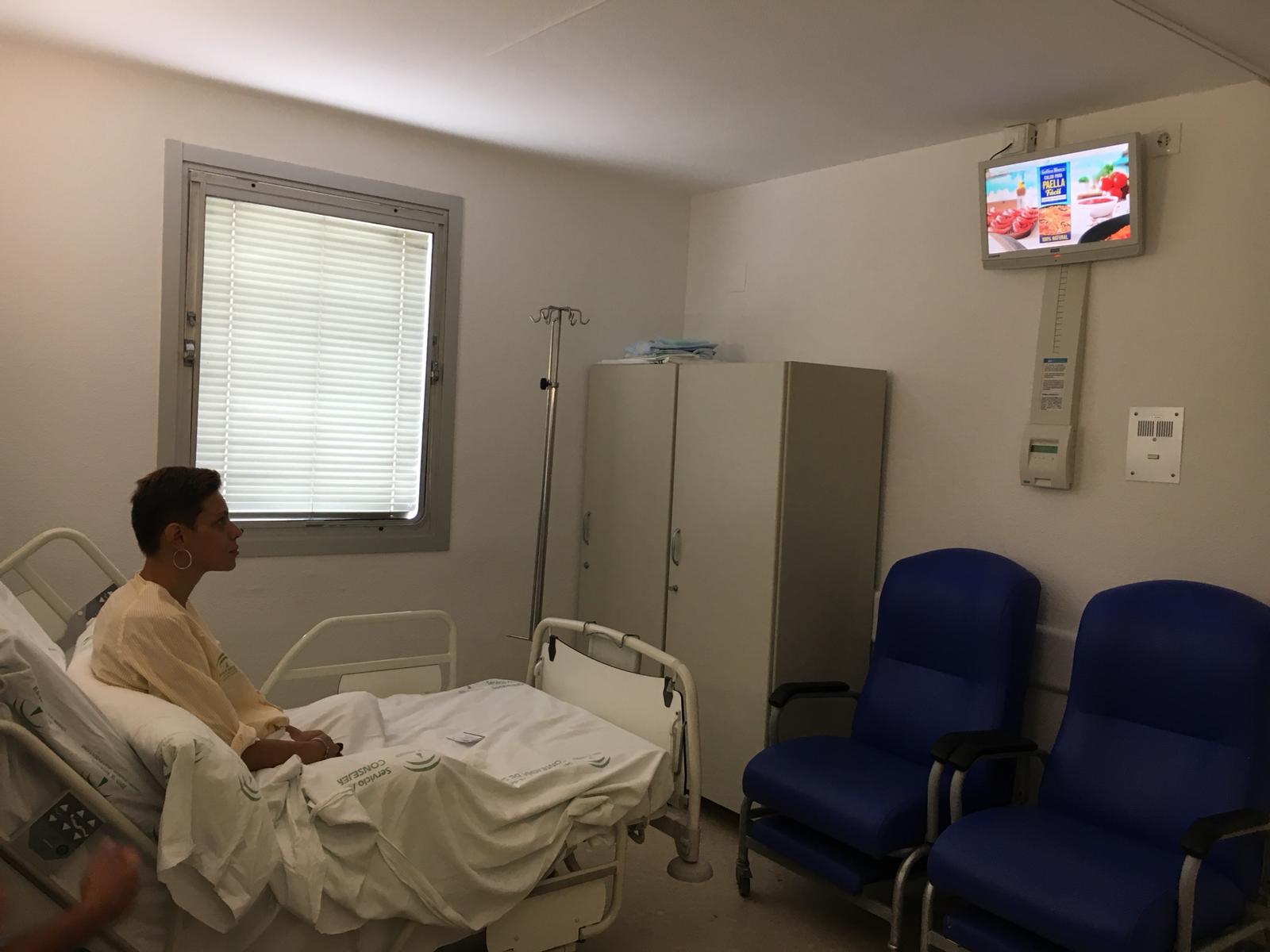 Un paciente en una habitación del Hospital de Jerez.