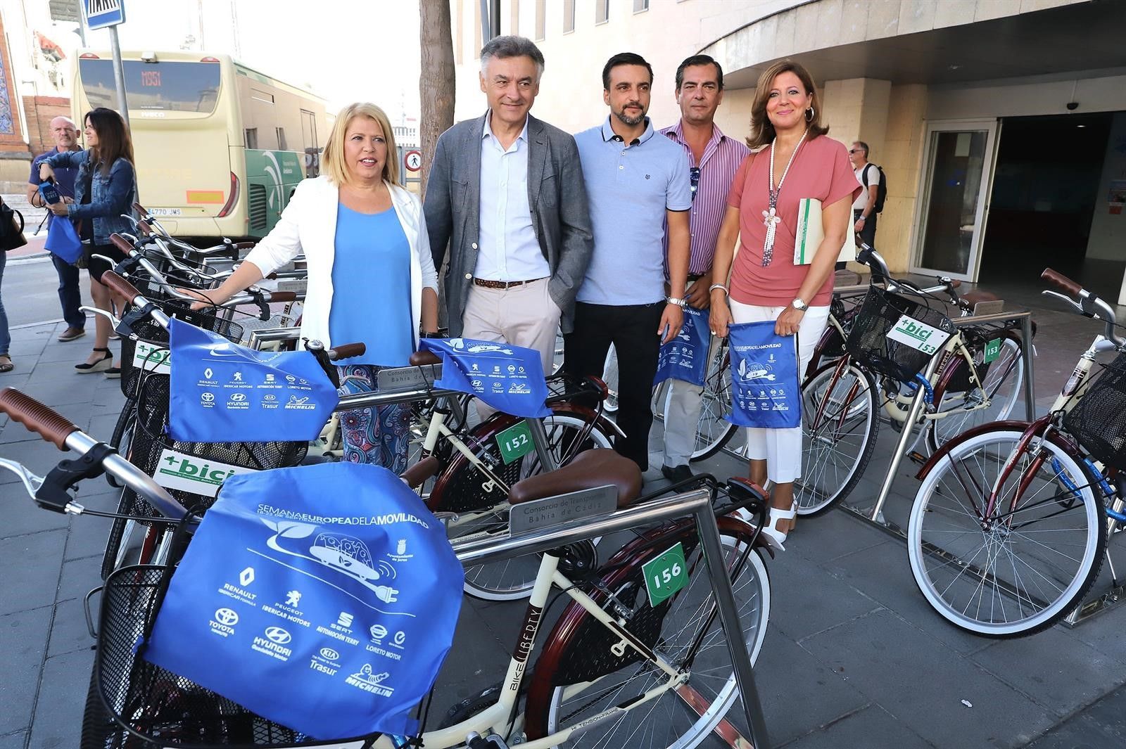 Un momento de la presentación del servicio de préstamo de bicicletas.