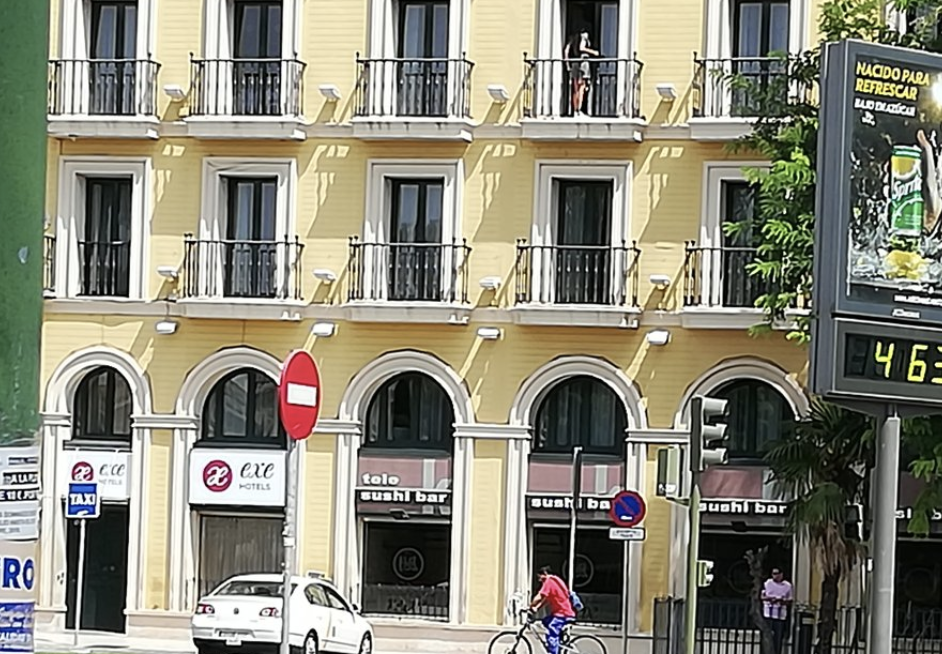 Herido al caer tras descolgarse con sábanas por los balcones del hotel Macarena en Sevilla. Fachada del hotel Macarena, en una imagen de archivo.