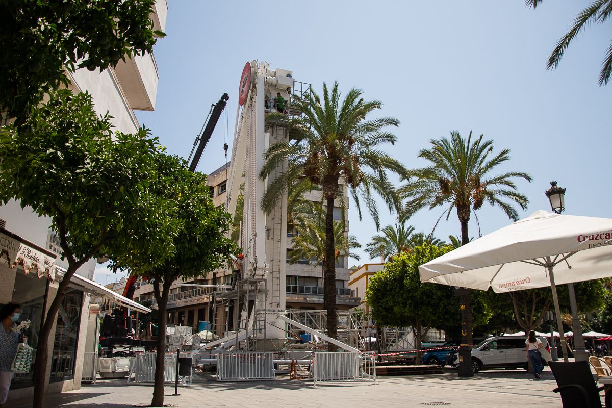 La noria panorámica instalada en la plaza del Arenal este jueves.