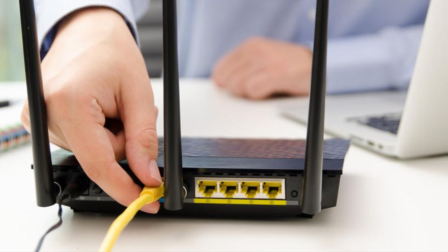 Denuncian a Movistar, Orange, Vodafone y otras teleoperadoras por penalizar al no devolver los 'routers'
