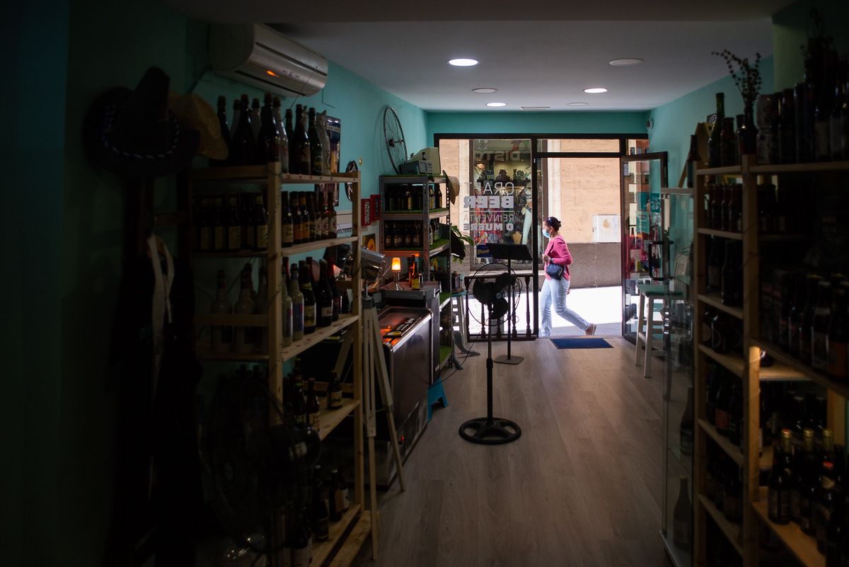 Un pequeño comercio en la ciudad de Cádiz, en una imagen de archivo.