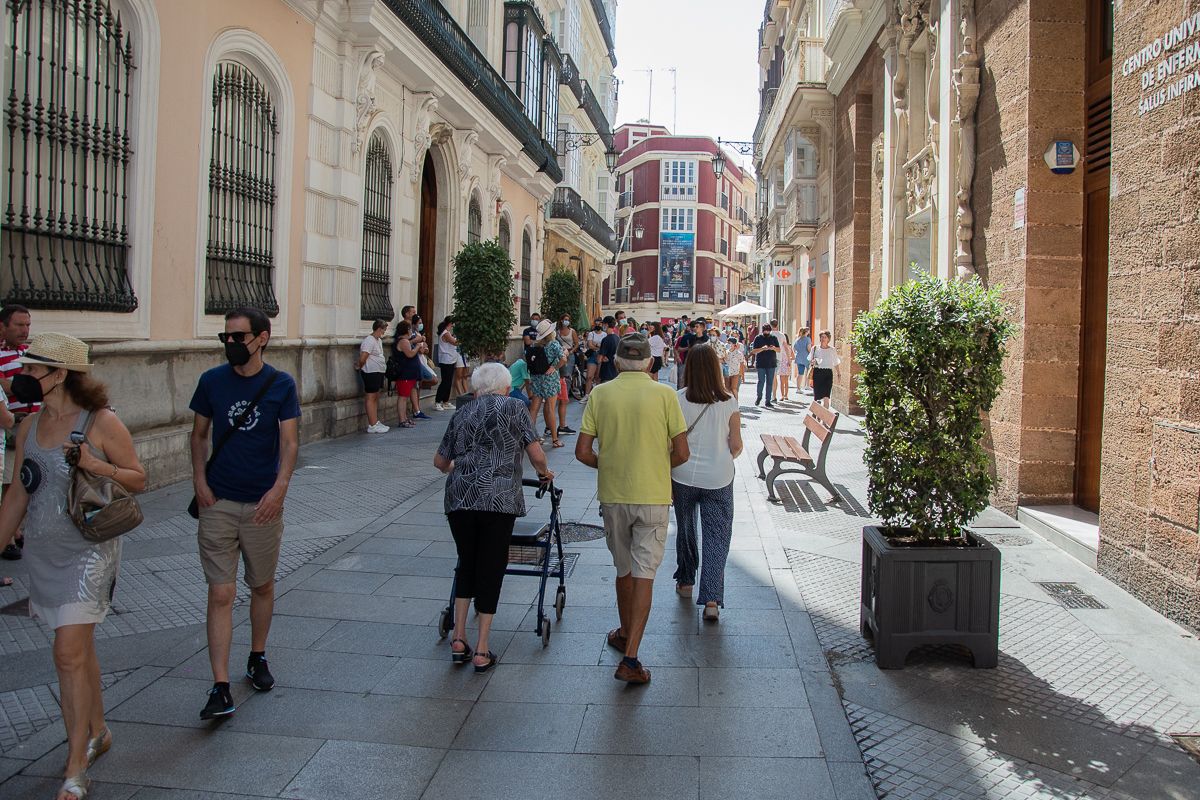 Una calle del centro histórico de Cádiz.