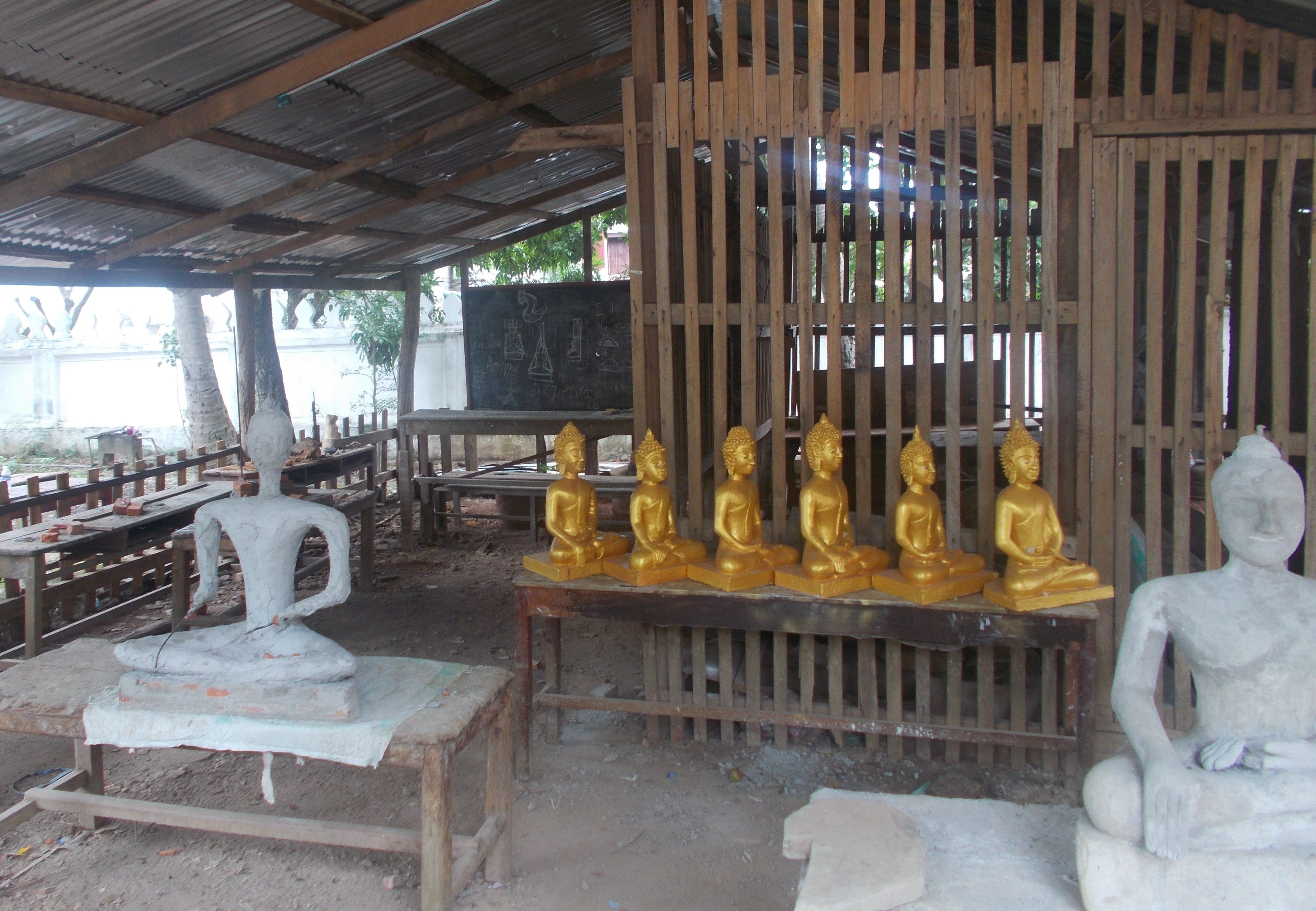Taller de budas en Luang Prabang (Laos). 