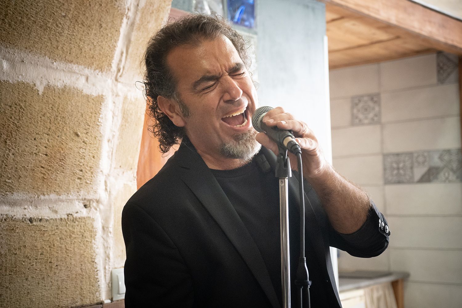 David Lagos, en un momento del ensayo de 'Hodierno', nuevo disco y nuevo espectáculo. FOTOS: JUAN CARLOS TORO.