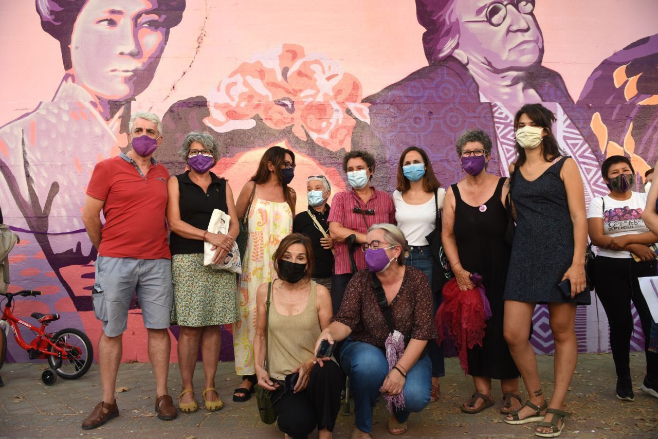 Los vecinos ganan la batalla: el mural feminista, reinaugurado y protegido en Ciudad Lineal