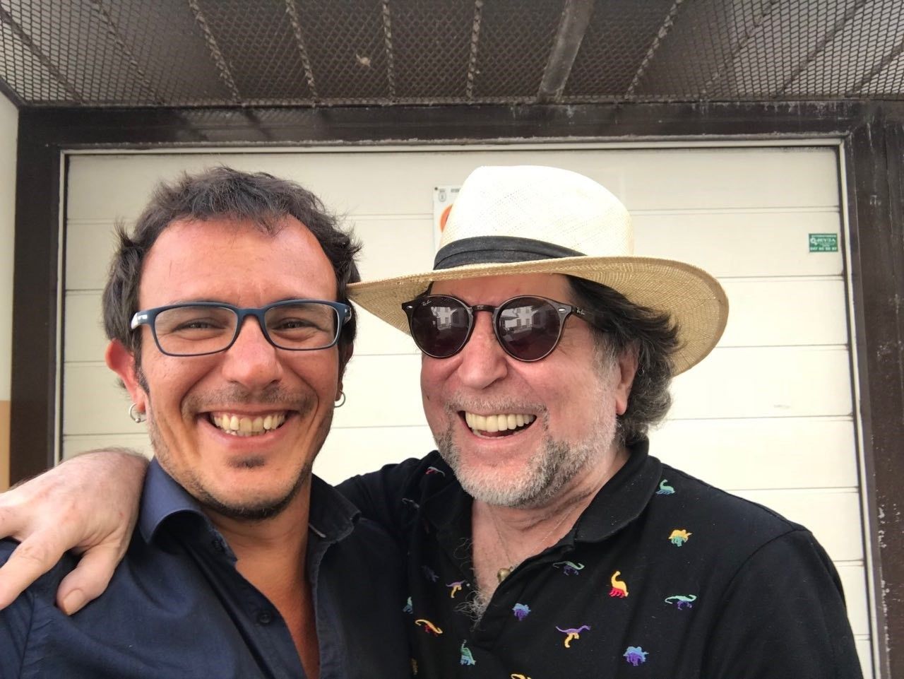 José María González 'Kichi' junto a Joaquín Sabina. FOTO: AYUNTAMIENTO DE CÁDIZ. 
