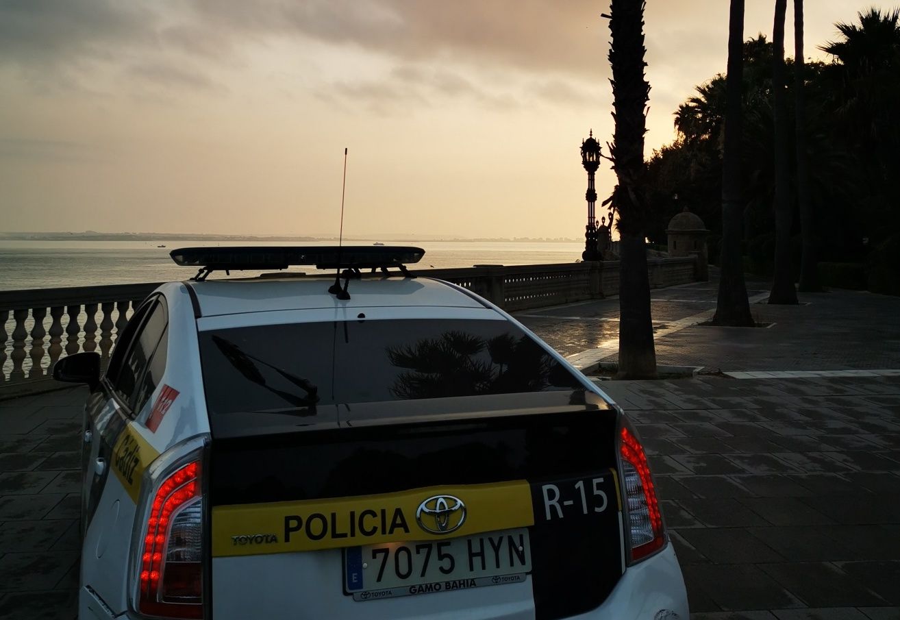 Reyerta en Cádiz tras quebrantar una orden de alejamiento sobre su expareja