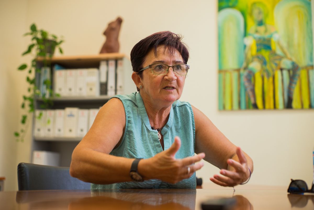 La enfermera, antropóloga y fundadora de la primera delegación de Salud y Género en España, Valentina De Jesús, durante la entrevista con lavozdelsur.es. FOTO: MANU GARCÍA.  