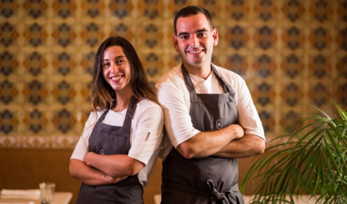 Laura García y Arturo Perea en el restaurante de Tarifa.