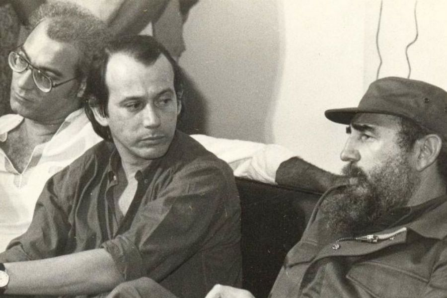 Silvio Rodríguez, intérprete con Aute de 'Sueño con serpientes', con Fidel Castro.