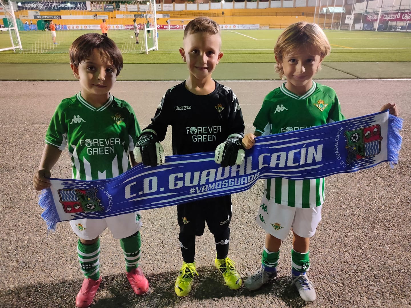 Gonzalo, Mario y Leo, los tres jóvenes jugadores que ha fichado el Real Betis.