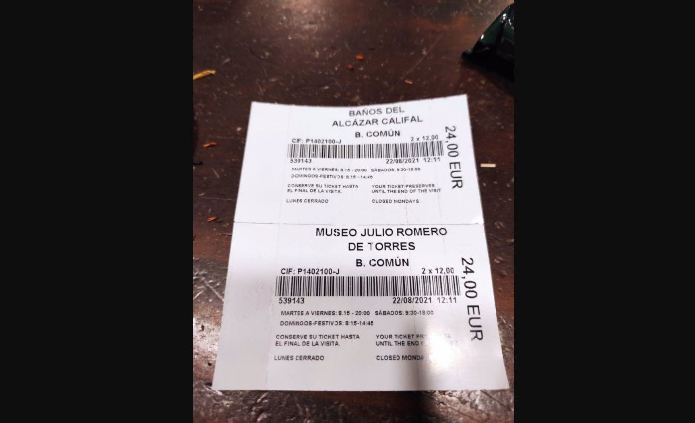 Las entradas de los museos de Córdoba, cerrados en horario de tarde.