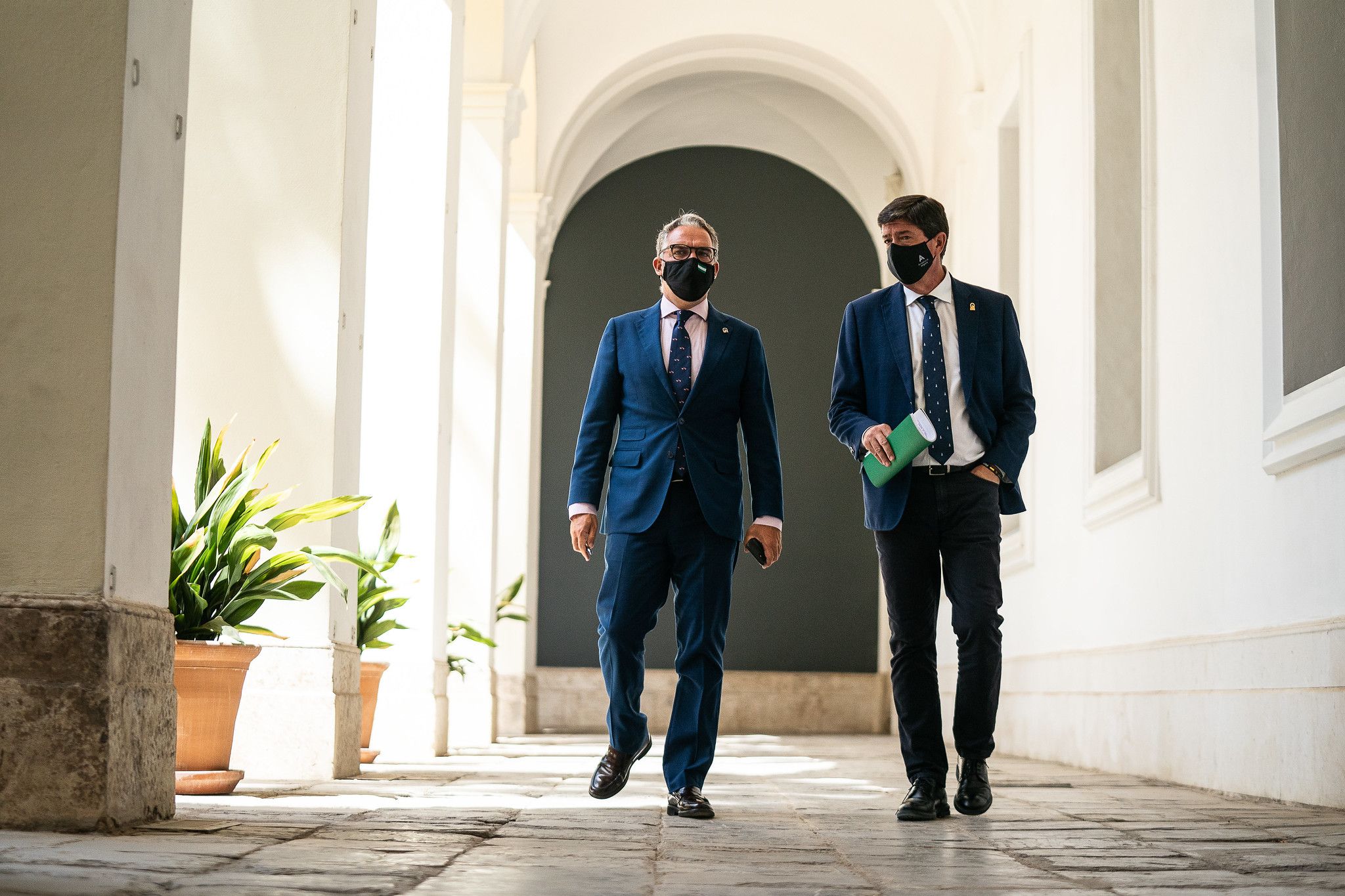 Elías Bendodo y Juan Marín, tras el Consejo de Gobierno, en una rueda de prensa más partidista que institucional, ya en 'modo precampaña'.