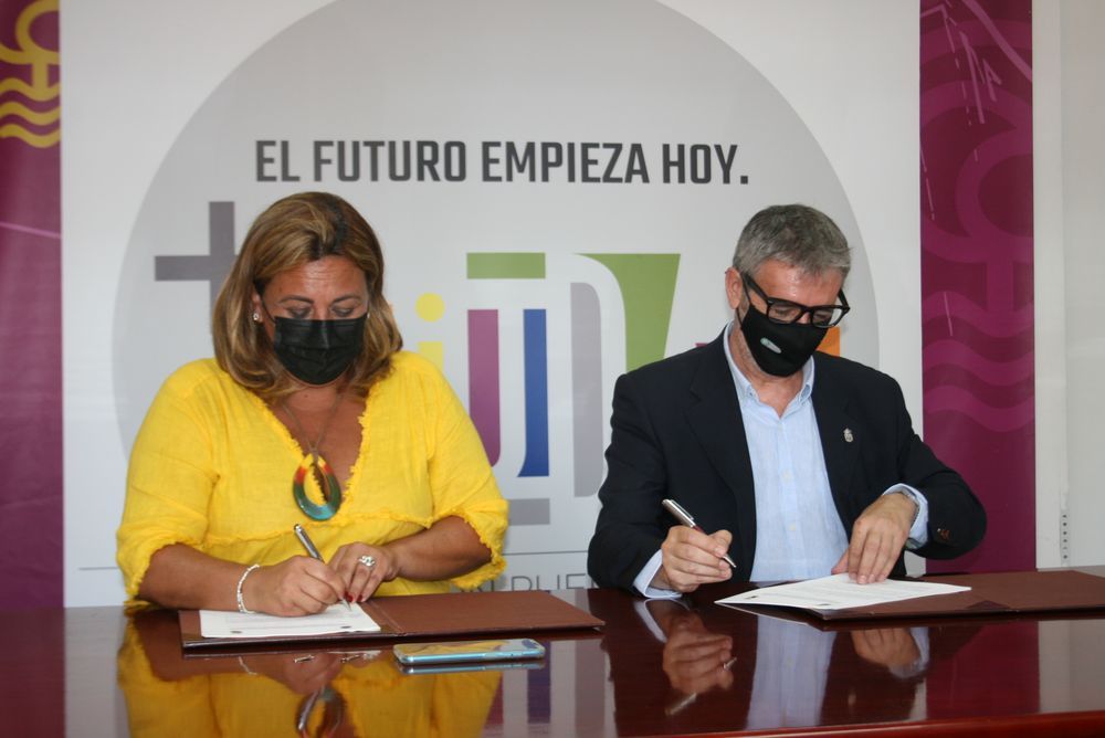Firma del convenio de colaboración entre el Ayuntamiento de Puerto Real y la Universidad de Cádiz.