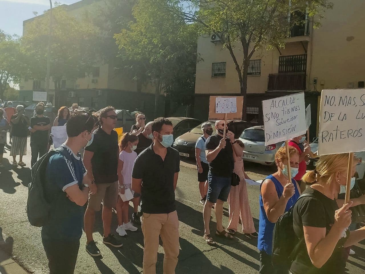 Manifestación contra los cortes de luz en el Distrito Cerro-Amate.