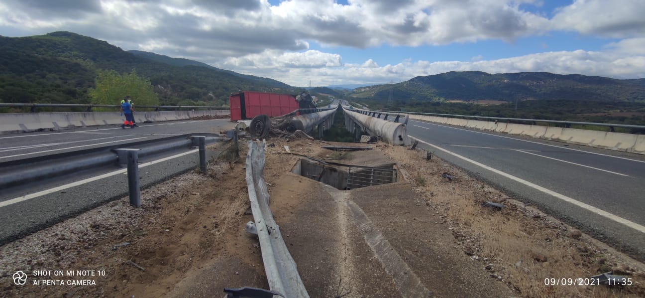La carretera A-381 sentido Jerez tras el accidente del camión