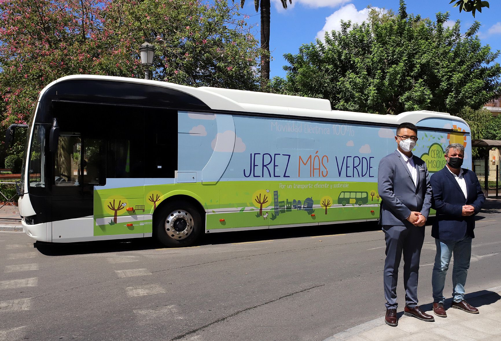 Jerez pone a prueba durante una semana al primer autobús eléctrico cien por cien.