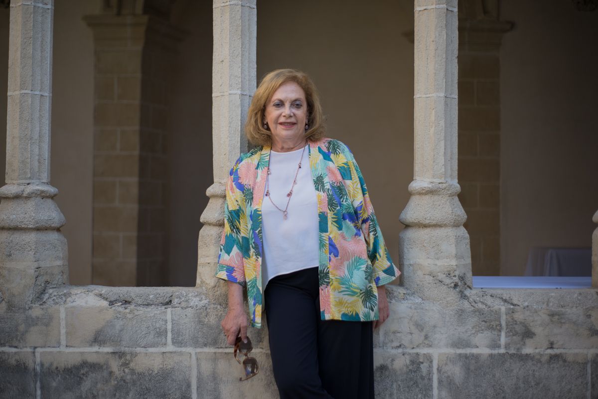 La abogada y política Amparo Rubiales, tras la entrevista concedida a lavozdelsur.es, en los Claustros de Santo Domingo. FOTO: MANU GARCÍA. 