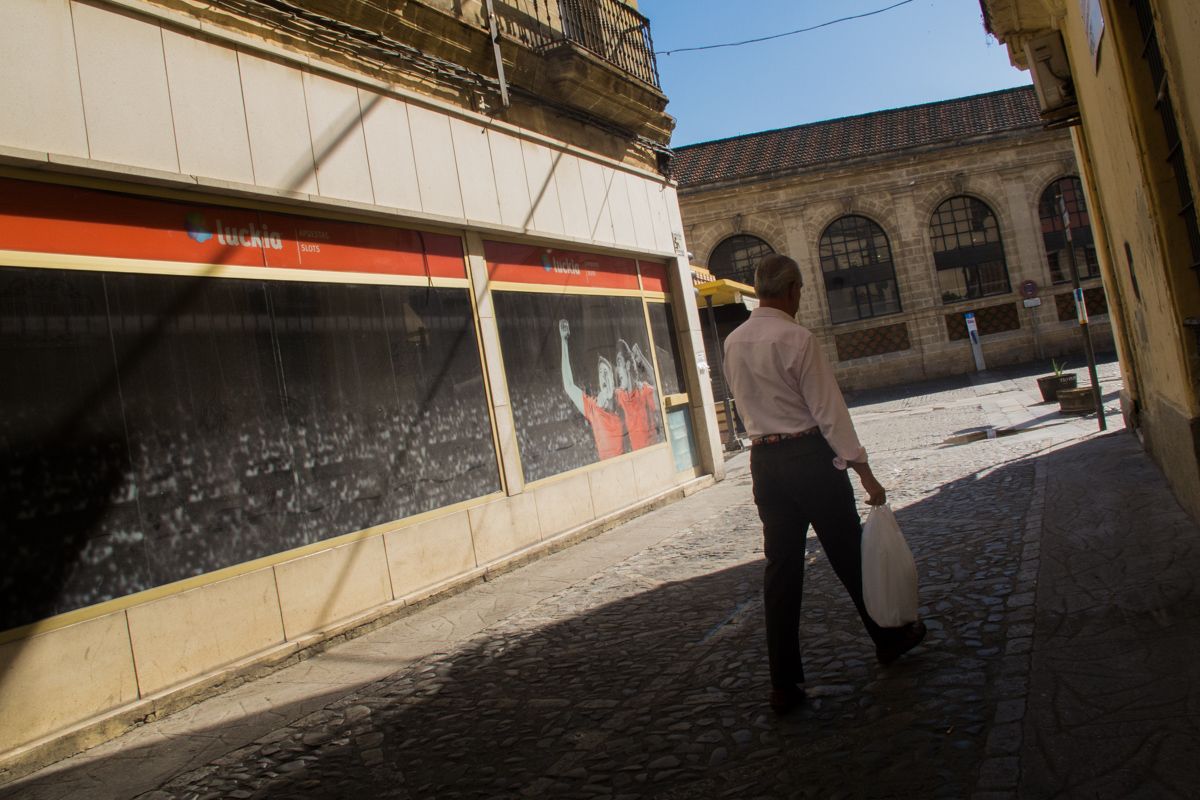 Una casa de apuestas en pleno centro de Jerez. FOTO: MANU GARCÍA
