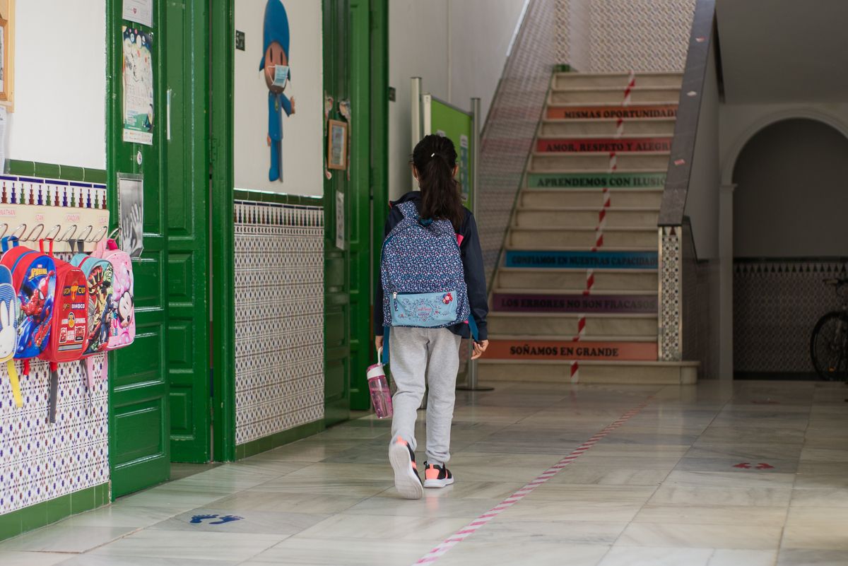 Una alumna en el colegio Al Andalus. Estos son los casos por los que se confinarán las aulas en los colegios.