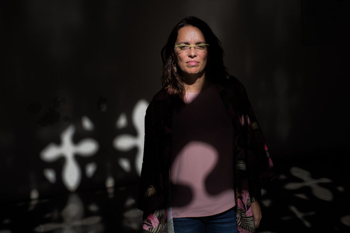 Helena Madico en los Claustros, tras la entrevista. FOTO: MANU GARCÍA. 