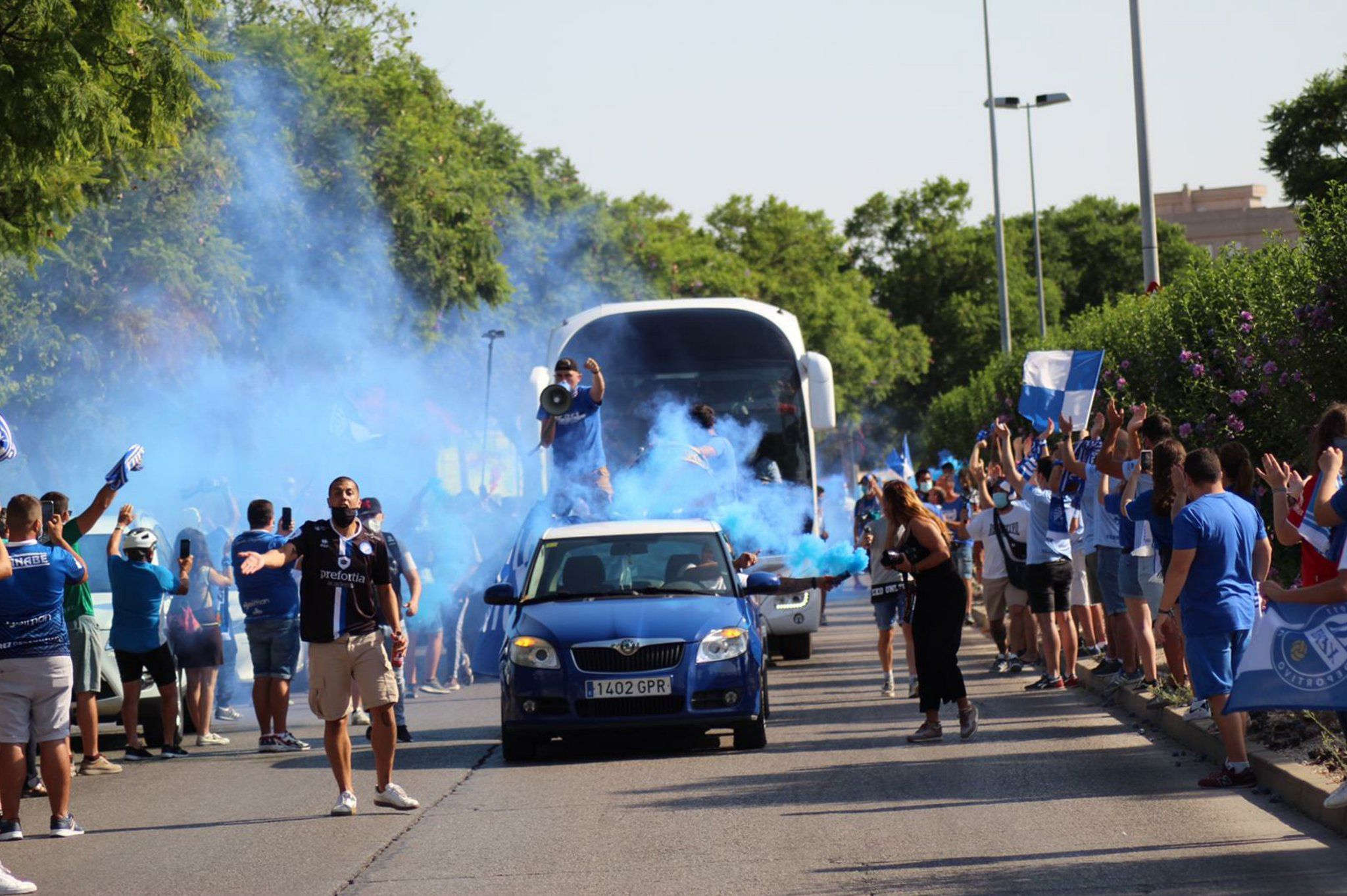 Aficionados xerecistas despidiendo a su equipo.   XEREZDFC